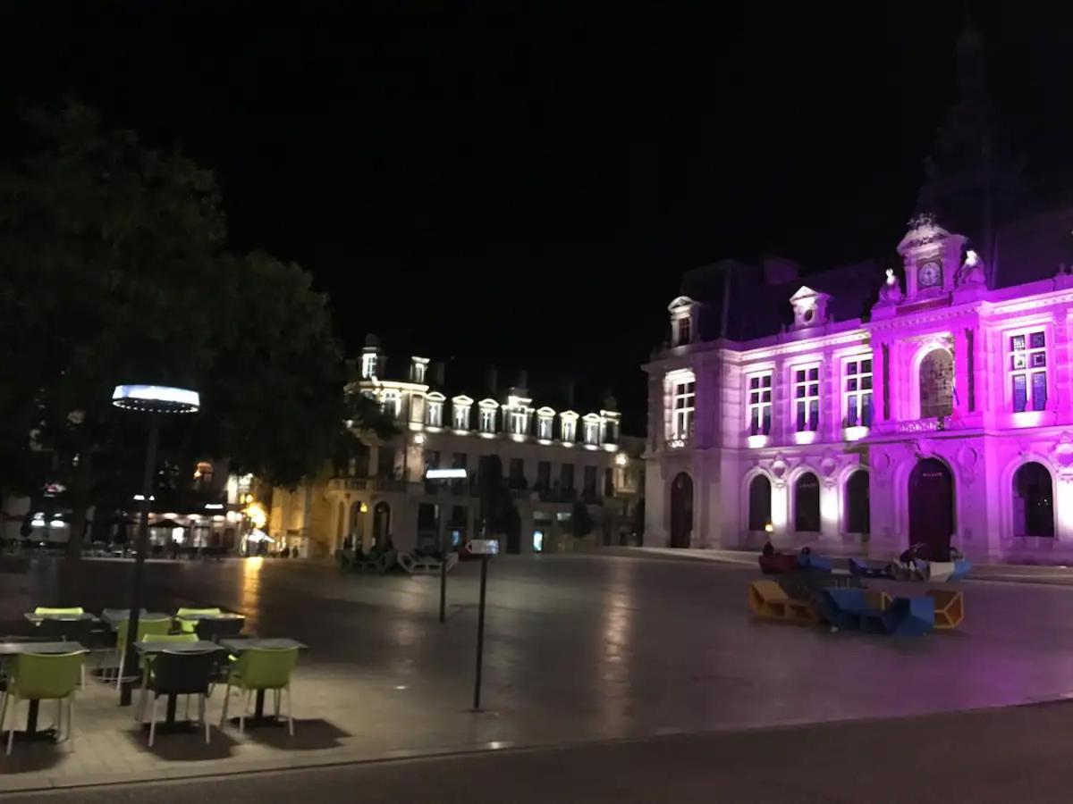 Le Square : Appartement Climatise En Centre Ville Poitiers Luaran gambar