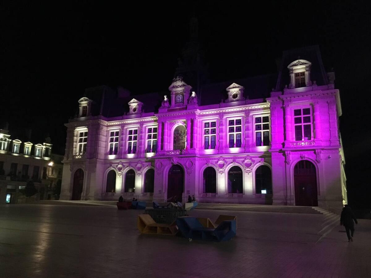 Le Square : Appartement Climatise En Centre Ville Poitiers Luaran gambar